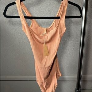 SKIMS Bodysuit XS Sedona BNWT Ribbed